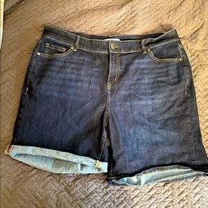Lane Bryant size 16 mid-rise girlfriend short